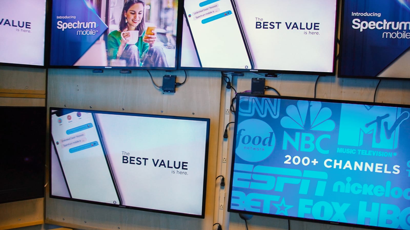 Reality's Lab monitoring screens and network status